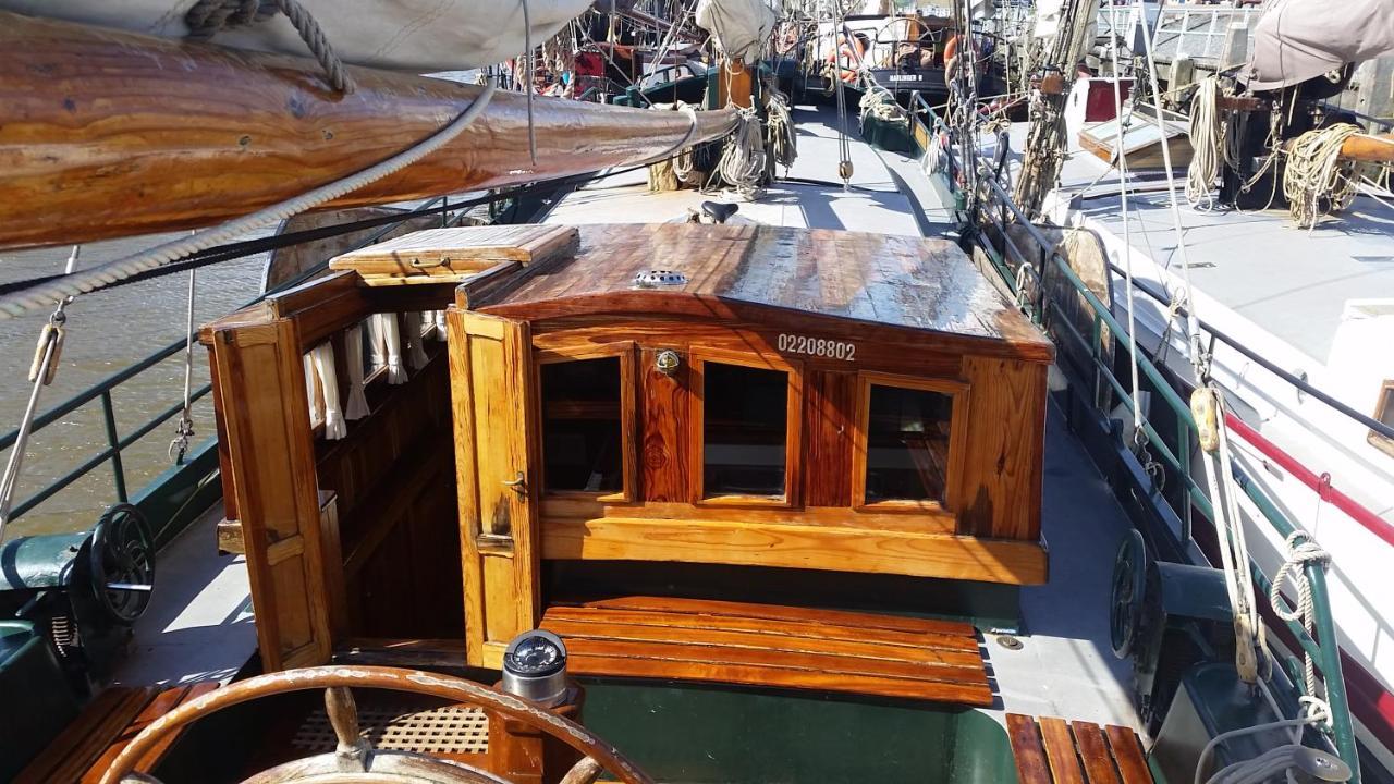 Tjalkjacht Pelikaan Enkhuizen Exterior foto